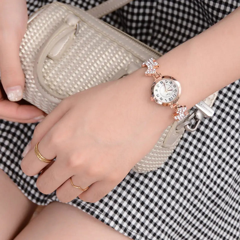 Fashionable Round Alloy Bracelet Watch with Diamonds